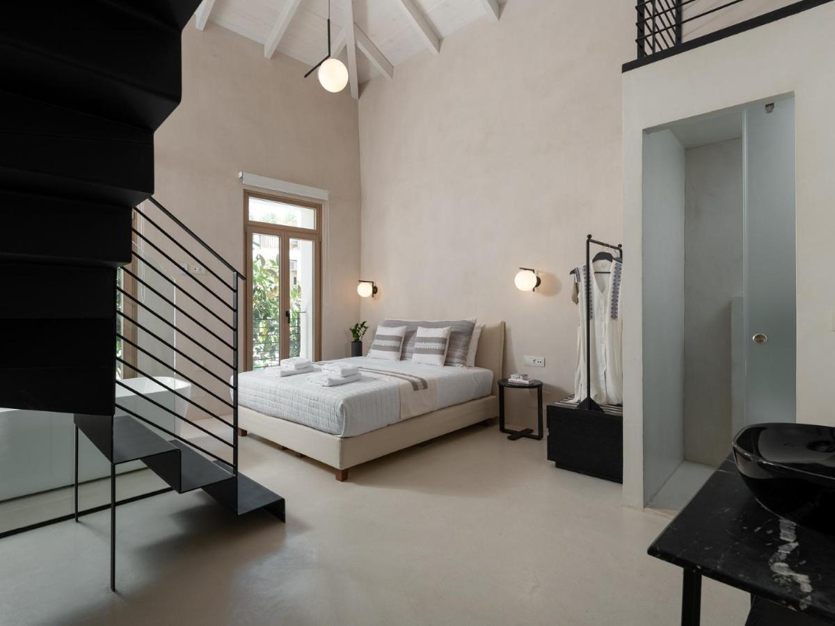 Sutor Chic Manor